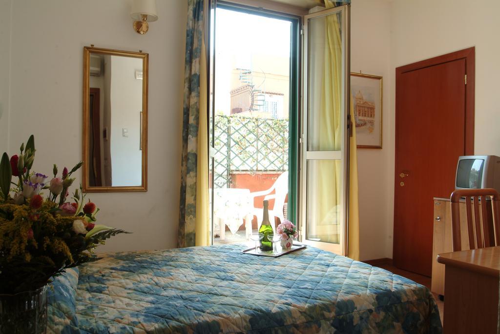 Hotell Tirreno 3*