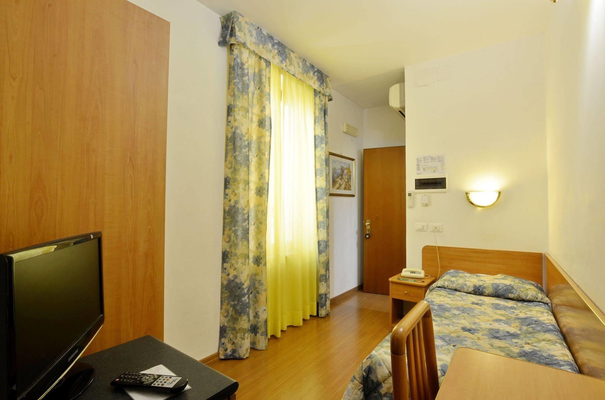 Hotell Tirreno