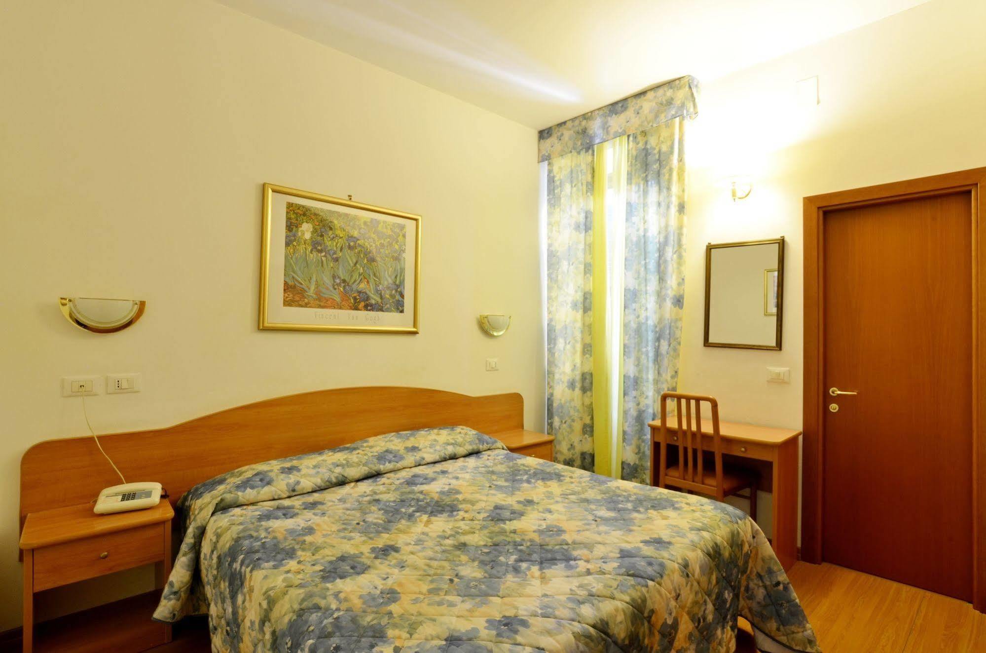 Hotell Tirreno