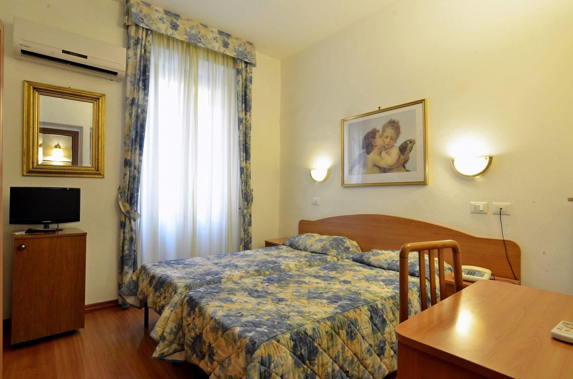 Tirreno Hotell Rom
