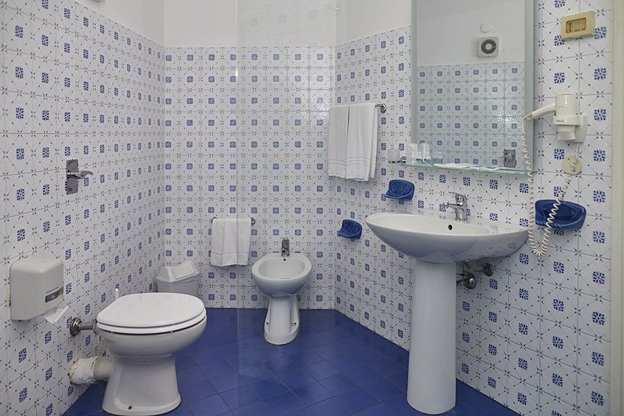 Tirreno Hotell 3*